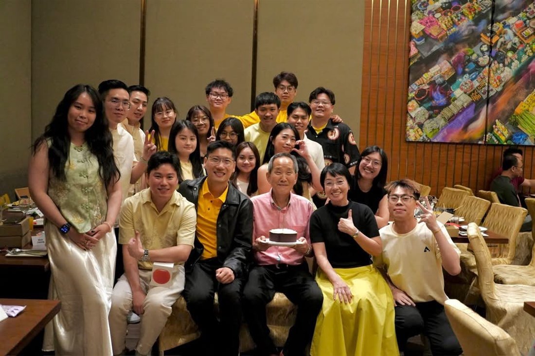 The RFS Hydraulics team together at a company dinner