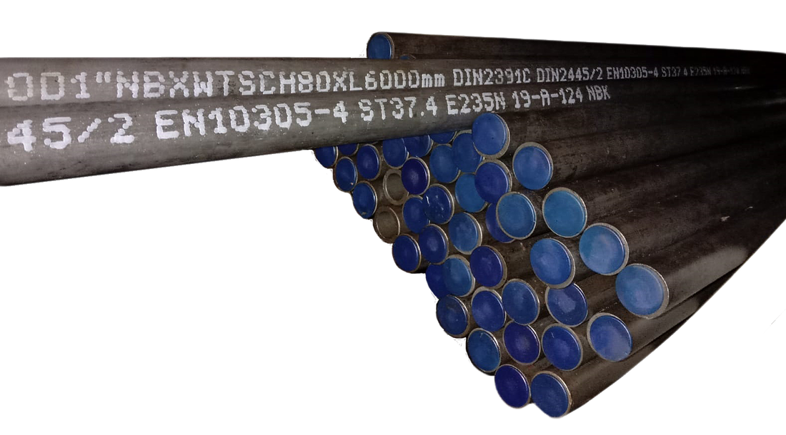 Hydraulic steel tube marked DIN 2391C, DIN 2445/2 and EN 10305-4 in ST37.4 E235N, blue-capped bundle behind