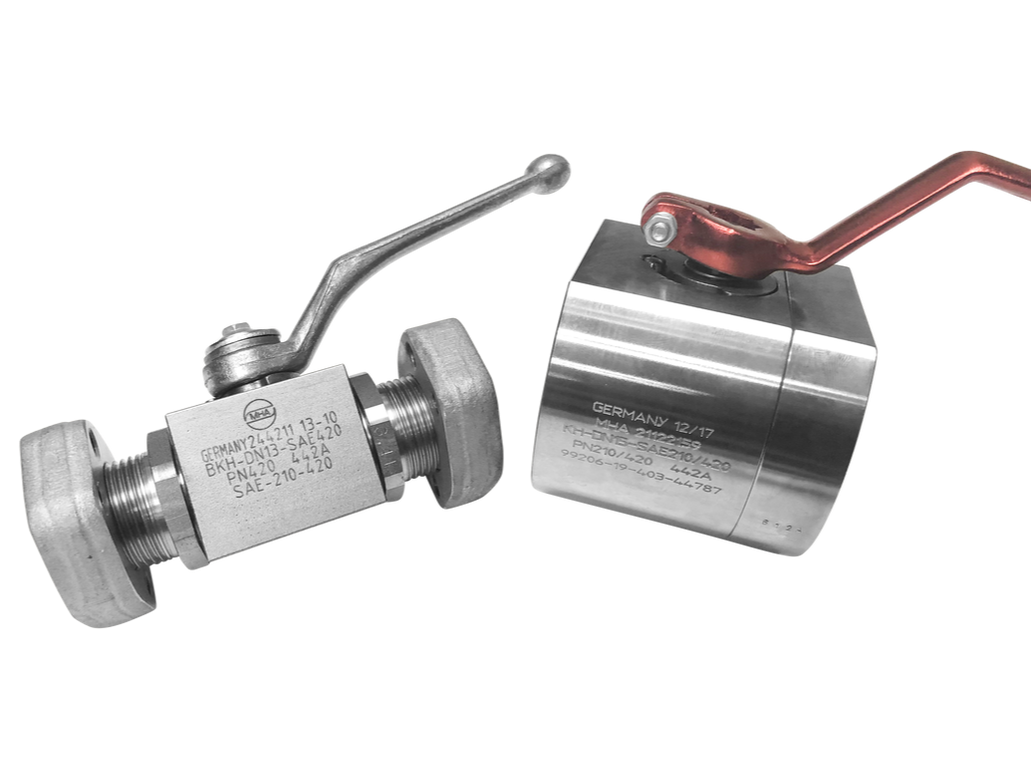 A BKH-DN13-SAE420 square-body valve beside a KH-DN15 round-body valve, both marked 442A, showing the KH is shorter