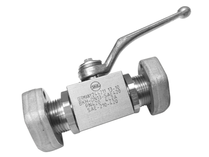 A BKH-DN13-SAE420 ball valve made up, with an SAE flange adapter screwed onto the male thread at each end